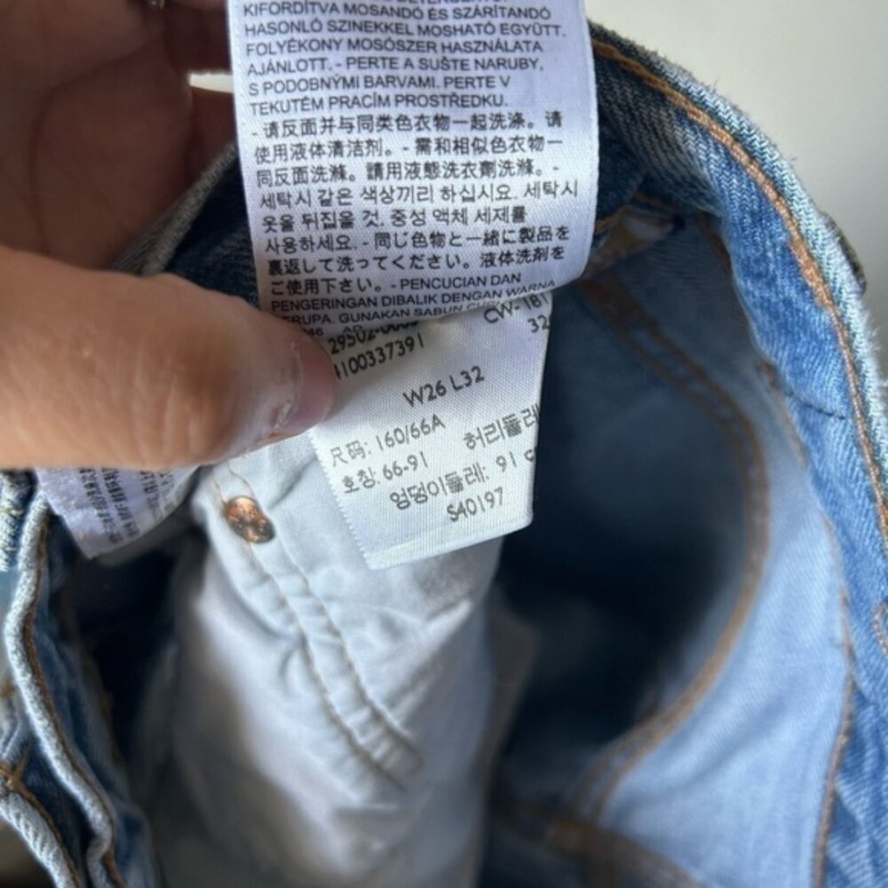 Levi’s 501 Ripped Jean Shorts - Picture 4 of 4